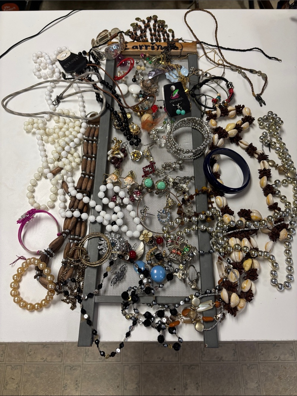 Assorted Women's Jewelry Collection Gold tone,know nothing about this,